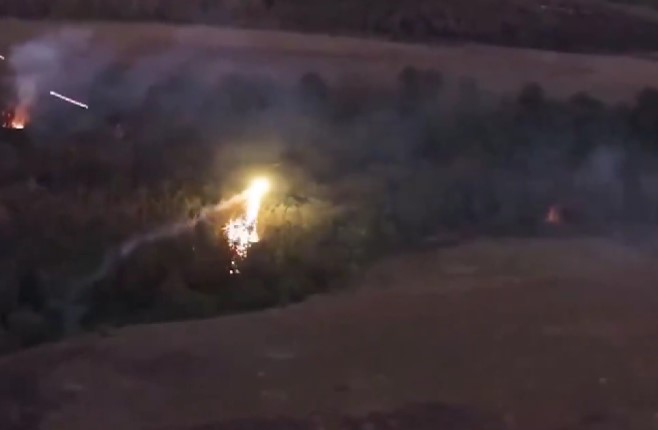 ВИДЕО Украински дрон кој „плука оган“: Колку е ова оружје смртоносно и дали е забрането?