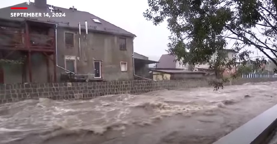 ВИДЕО Пукна брана во Полска: Градот под вода, едно лице се удави – „ситуацијата е драматична“