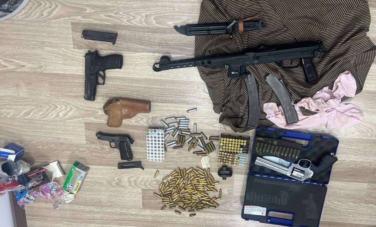 Полициски претреси во Скопје, пронајдени оружје и муниција