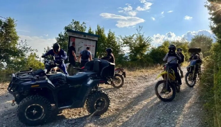 Спасувачка акција на Шар Планина, моторциклист паднал во провалија и ја скршил ногата!