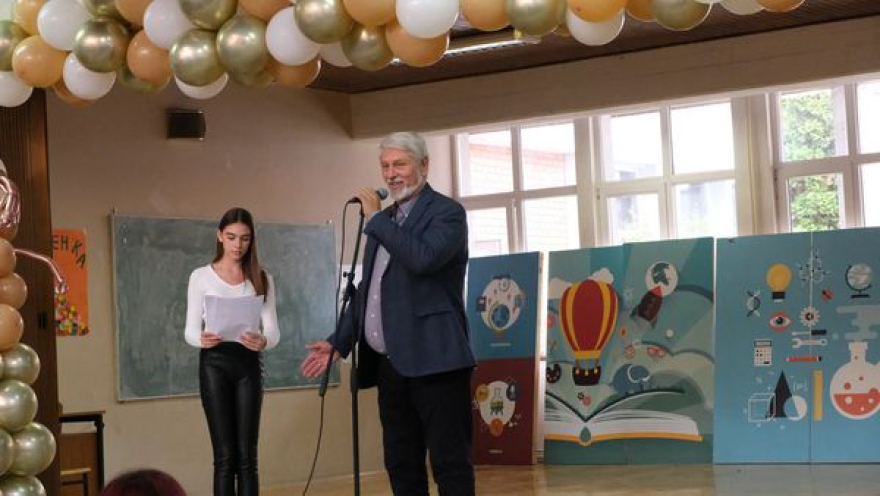 Општина Карпош додели стипендии и награди на 85 талентирани основци по повод 48-годишнината