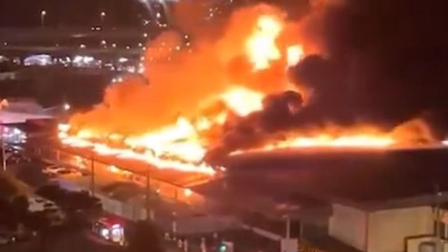 ВИДЕО: Голем пожар во американски воен објект во Јужна Кореја, 160 пожарникари на терен