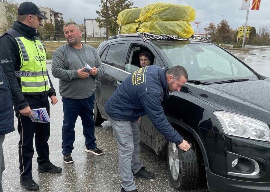 ФОТО: Полицијата на терен, еве колку треба да биде длабочината на шарата на гумите!
