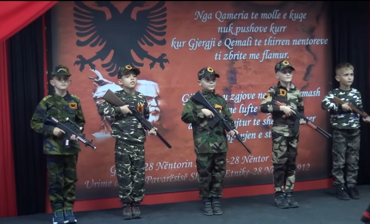 ВИДЕО Ученици облечени во УЧК униформа, реагира министерката за образование: Длабоко сум разочарана и вознемирена