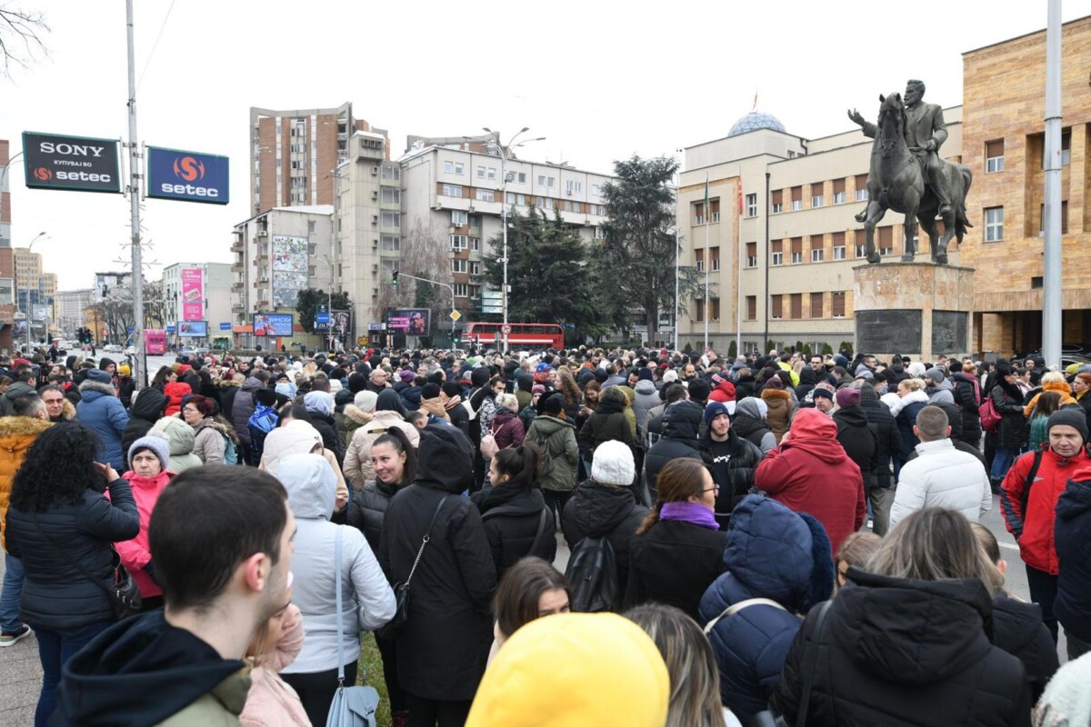 „Сакам да работам“ до ДУИ и ВЛЕН: Дали вашата политичка војна треба да остави 10 илјади луѓе без работа?