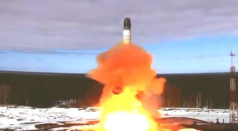 Русите подготвуваат ракета од 220 тони и 35 метри и десет нуклеарни боеви глави