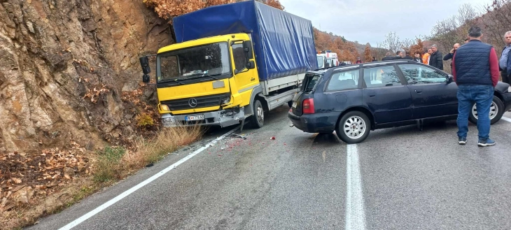 Сообраќајна незгода го прекина сообраќајот на патот Делчево – Македонска Каменица