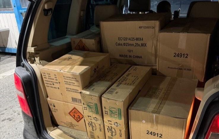Шверц на петарди и ракети спречен на Јажинце: Пиротехниката откриена во багажникот на возило