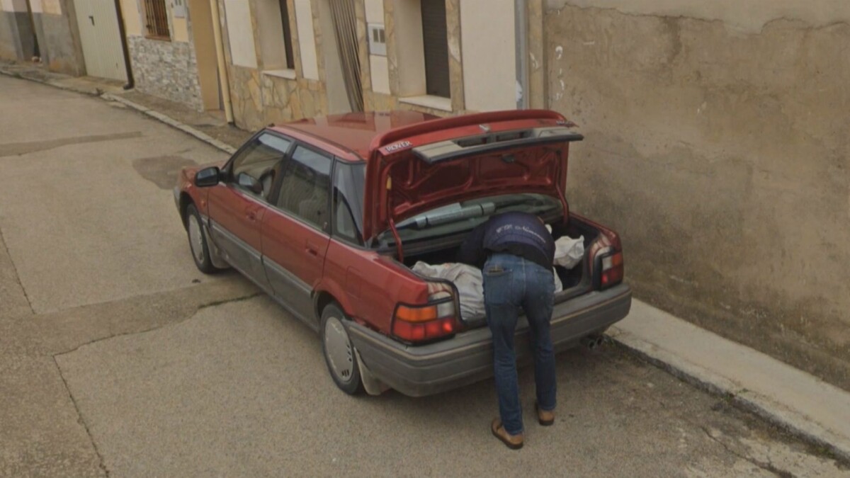 Човек става пластична кеса во багажникот: Сликата на Google Street View помогна да се реши убиство во Шпанија