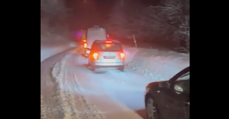ВИДЕО Снегот вечерва ја блокираше Стража!