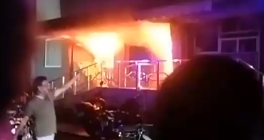 ВОЗНЕМИРУВАЧКО ВИДЕО: Гори болница во Индија, се извлекуваат мртви!