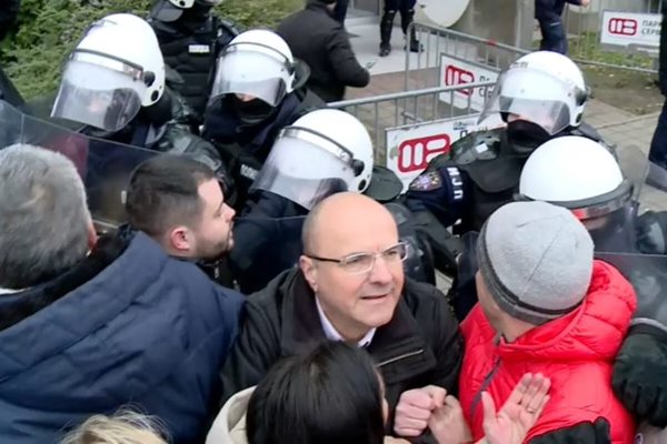 ВИДЕО Продолжуваат протестите поради трагедијата со 15 жртви во Нови Сад
