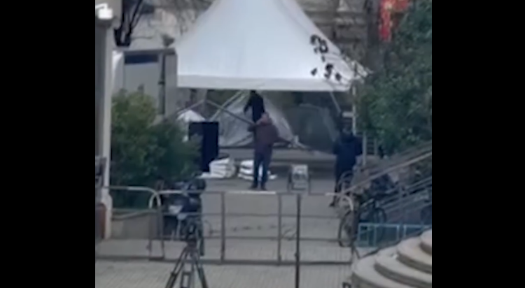 ВИДЕО Шаторите на „Стражата на јазикот“ пред Уставен суд се отстрануваат