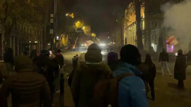 Хаос во Тбилиси, полицијата го разби протестот
