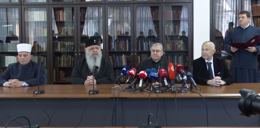 Македонските верски заедници апелираат за мир и почитување на државните симболи
