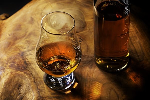 Вештачката интелигенција може да го одреди потеклото на вискито и неговите најсилни ароми