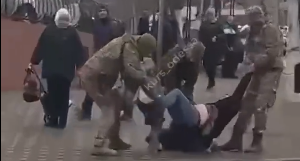 ВИДЕО Заробен украински војник им праќа порака на своите соборци