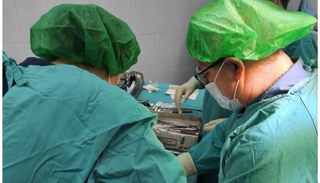 Прва трансплантација на коска од починат дарител кај 13-годишно дете со брахидактилија на Клиниката за ортопедски болести