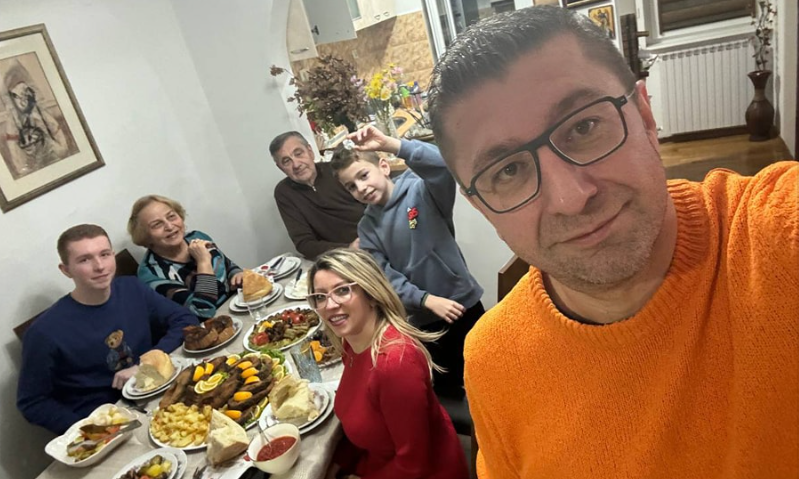 Мицкоски: Паричката од бадниковата погача падна кај мојот син Антониј
