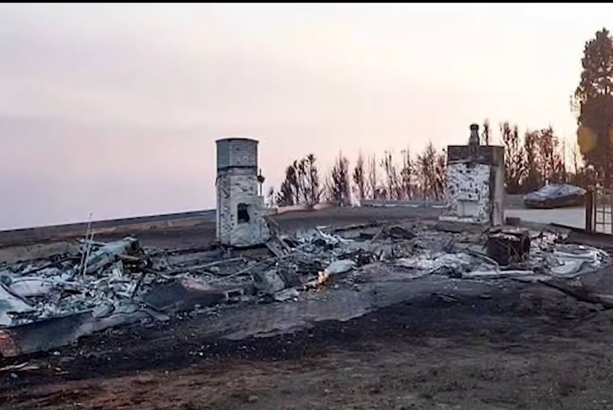 ВИДЕО Изгоре куќата на Бајден во темел, од замок во Лос Анџелес вреден 4 милиони долари остаа само два оџаци
