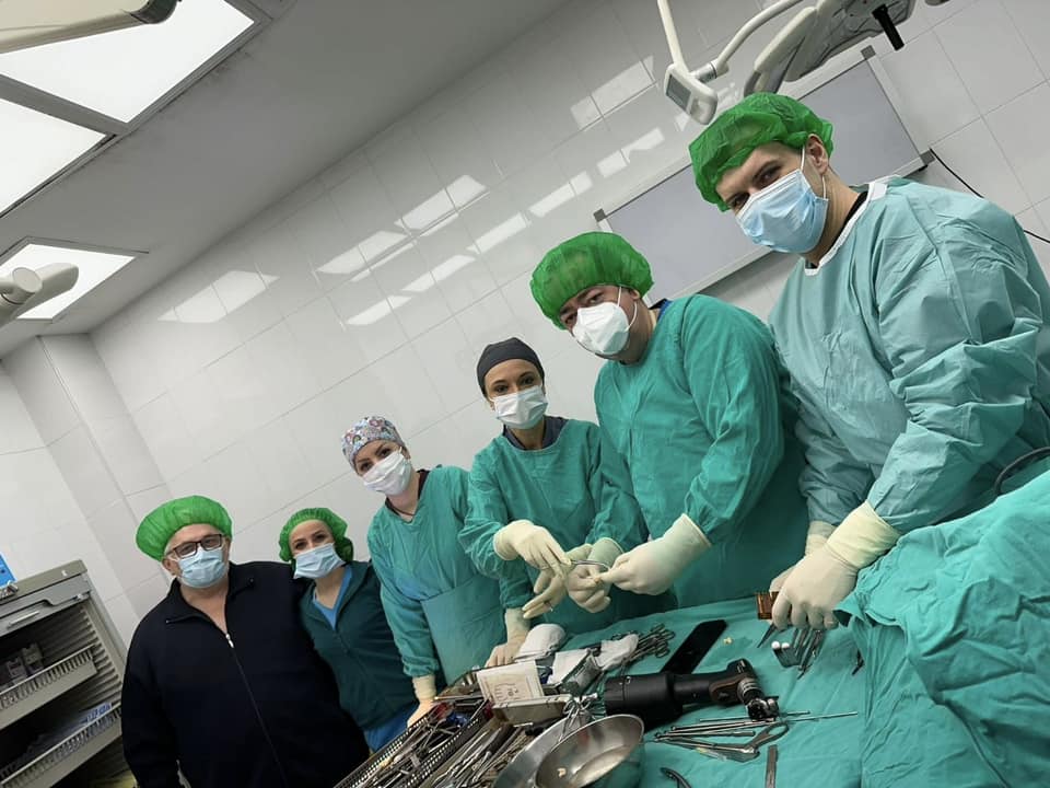 Успешна трансплантација на 28-годишен пациент со руптура на преден вкрстен лигамент на десното колено