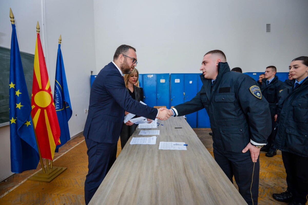 Тошковски: 98 нови полициски службеници ќе се грижат за безбедноста на граѓаните
