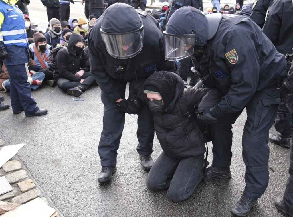 Минхен: Започна голем протест против НАТО и Минхенската безбедносна конференција