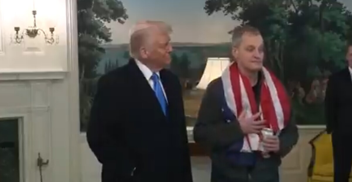 Трамп го пречека американскиот учител, беше ослободен од Русија