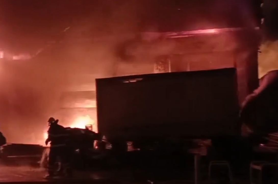 ВИДЕО Пожар во фабрика во Турција!