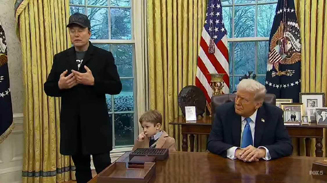 ВИДЕО: Синот на Муск залепи мрсули на бирото на Трамп, тој веднаш го смени!