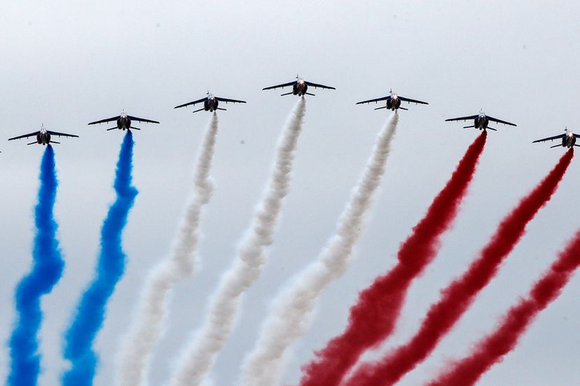 ВИДЕО: Судир на два авиони Алфа Џет за време на тестот Patrouille de France!