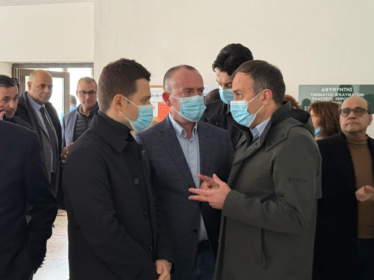 Таравари, Муцунски и Вела ја посетиле болницата во Солун: Сите пациенти се во стабилна состојба