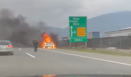 ВИДЕО Автомобил се запали на автопатот Скопје-Тетово
