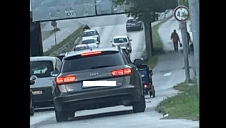 ВИДЕО Со џип се качил на пешачка патека во Бутел, па принудил човек во инвалидска количка да се тргне за тој да помине!