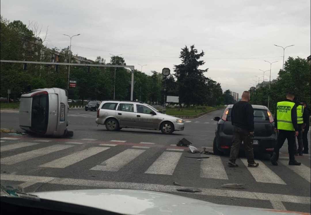 Тешка несреќа во Аеродром, автомобил се преврте!