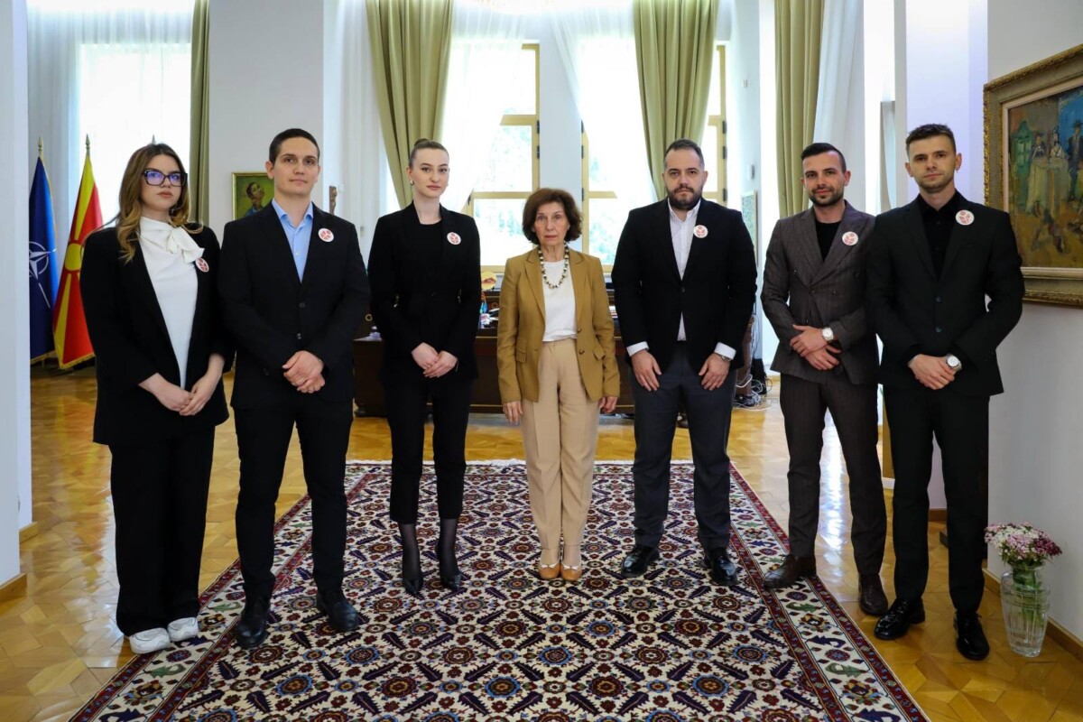 Сиљановска Давкова се сретна со младите од „Support Kocani“: Презентирани бројни идеи, планови и проекти!