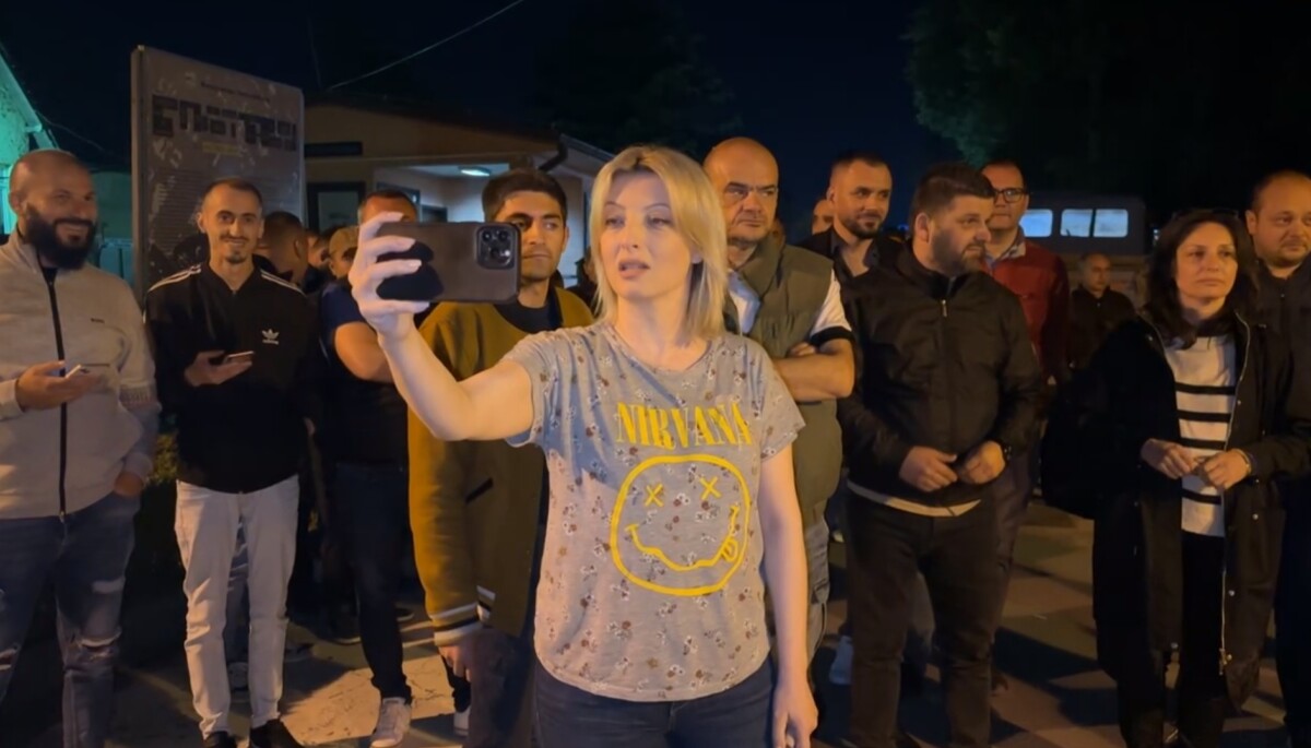 Данела Арсовска нападната во Чаир