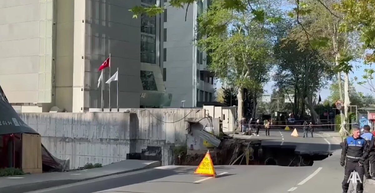 Се урна улица во Истанбул – на терен полиција и пожарникари!