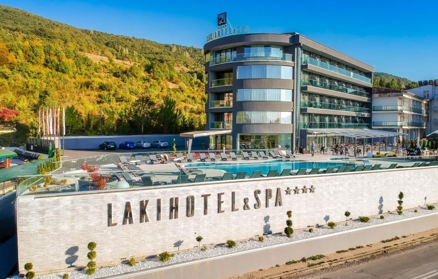По апанажата, назад во угостителството: Лазе Таневски повторно управува со охридските хотели „Лаки“ и „Десарет“