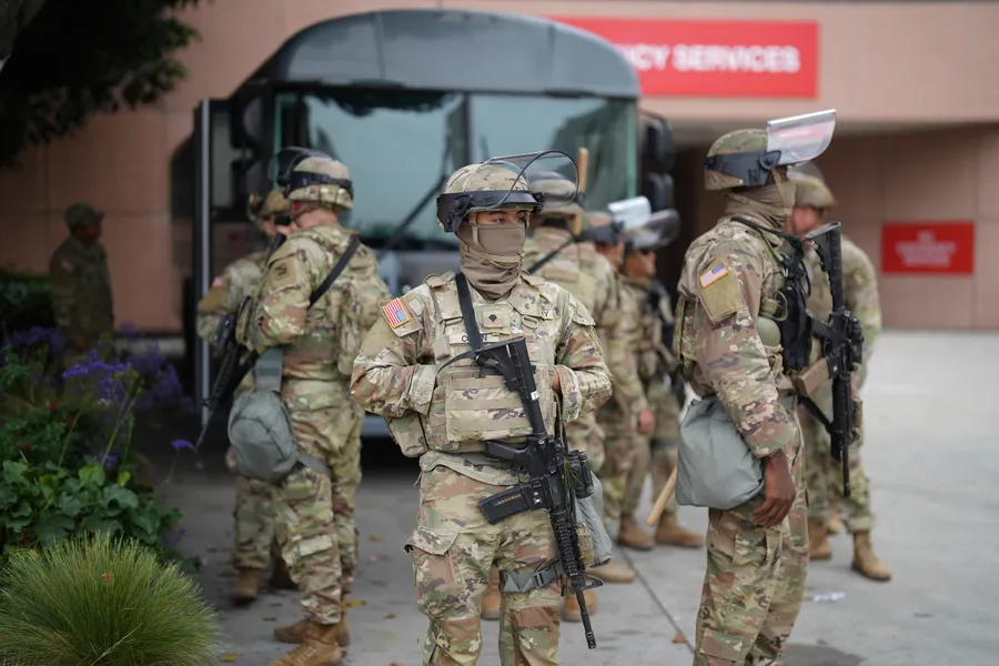 Судири меѓу Националната гарда и демонстрантите против мерките на Трамп за имиграција