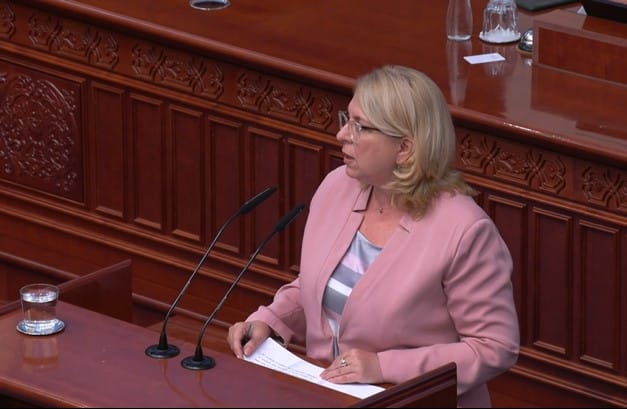 Николова: Хаос со актите во образование, се бара училиштата да работат спротивно на Закон
