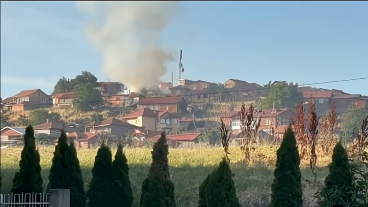 ВИДЕО Гори куќа во Кочани