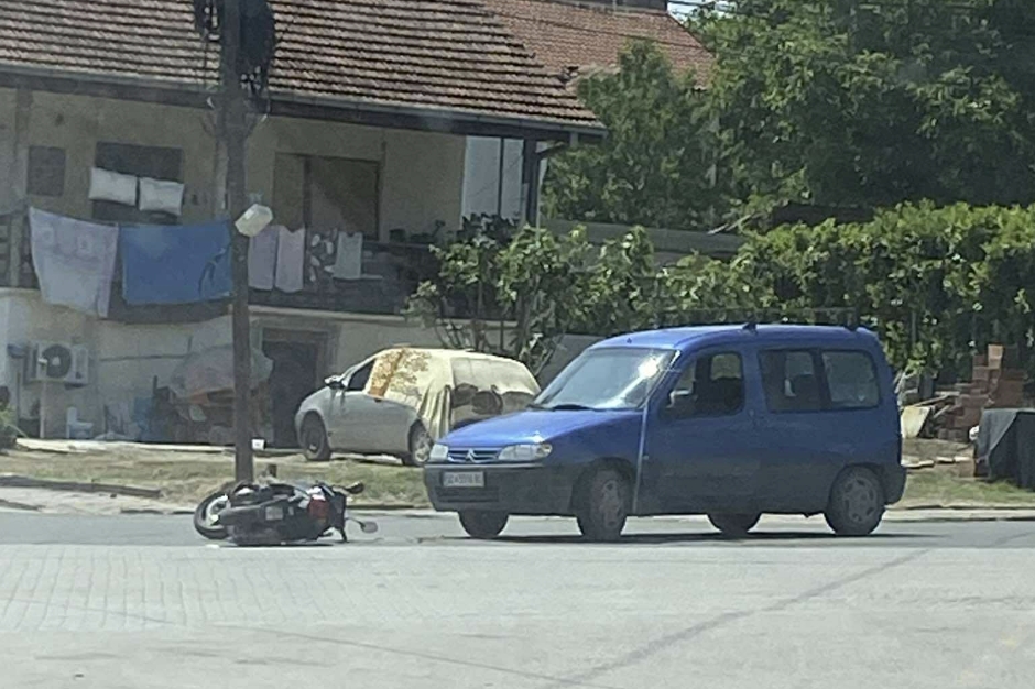 ВИДЕО Несреќа во скопско Радишани, се судрија моторцикл и автомобил