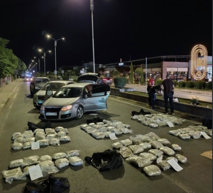ФОТО: Запленети околу 100 килограми марихуана во Струмица, уапсени три лица