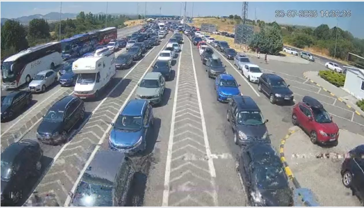 ФОТО Долги колони возила на ГП Табановце