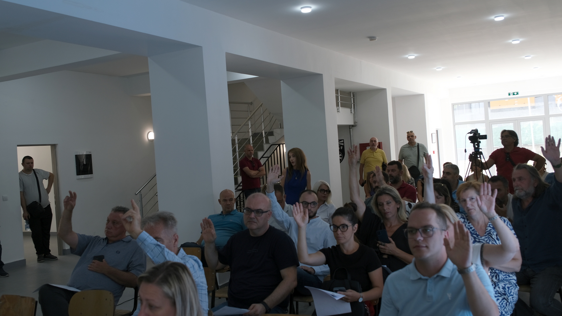 Советниците од Карпош се противат на владината одлука за одземање на салата „Партизан“