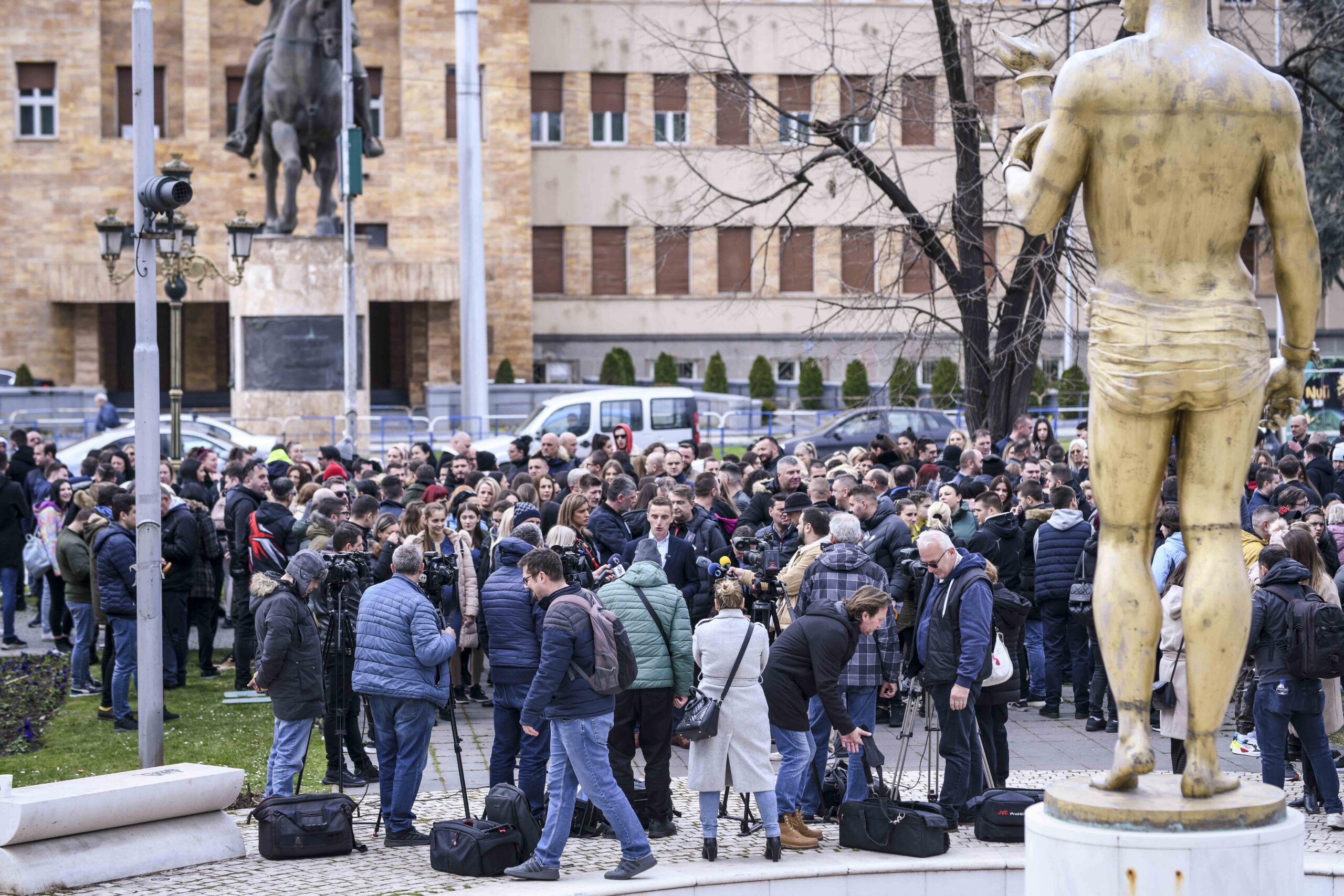 „Сакам да работам“ до политичарите: Зошто пред секои избори судбината на 10 илјади вработени се доведува во прашање?