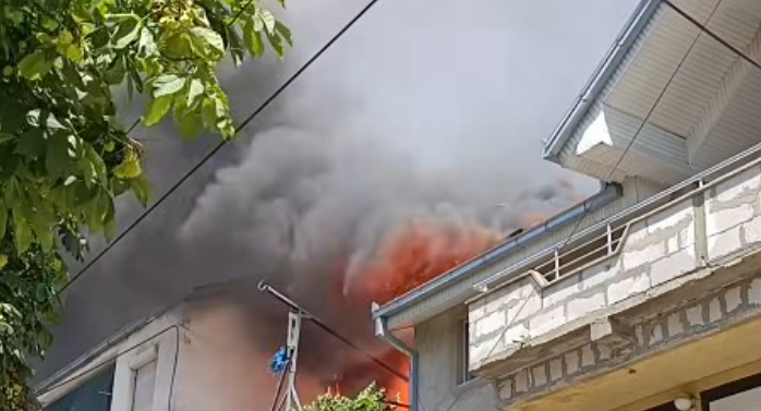 Спасена жена од пожарот во куќата во Кочани