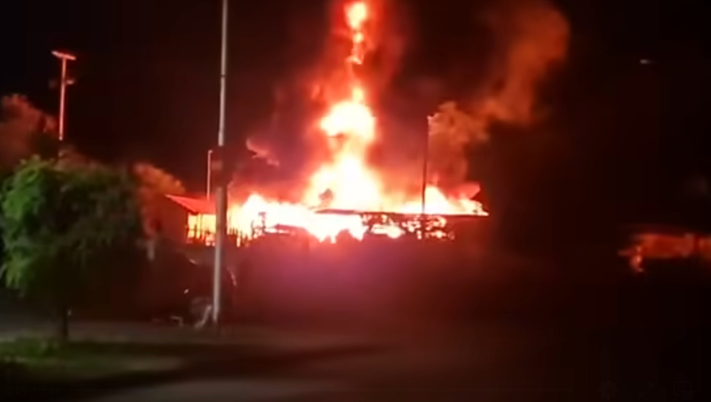 ВИДЕО Голем пожар во Кочани, изгореа автобуси!