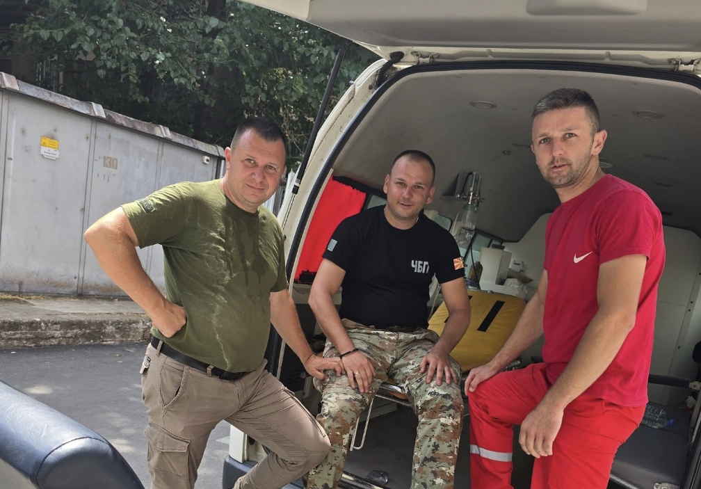 Ова е спасениот војник од пламените јазици кај Подареш – евакуирани и други 8 војници, возила и булдожер